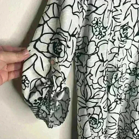 NWT Cathy Daniels Simply Textured Roll Tab Sleeve Print Top Sz S - Picture 8 of 12
